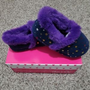 New in box Olive and edie toddler 9/10 fuzzy star slippers